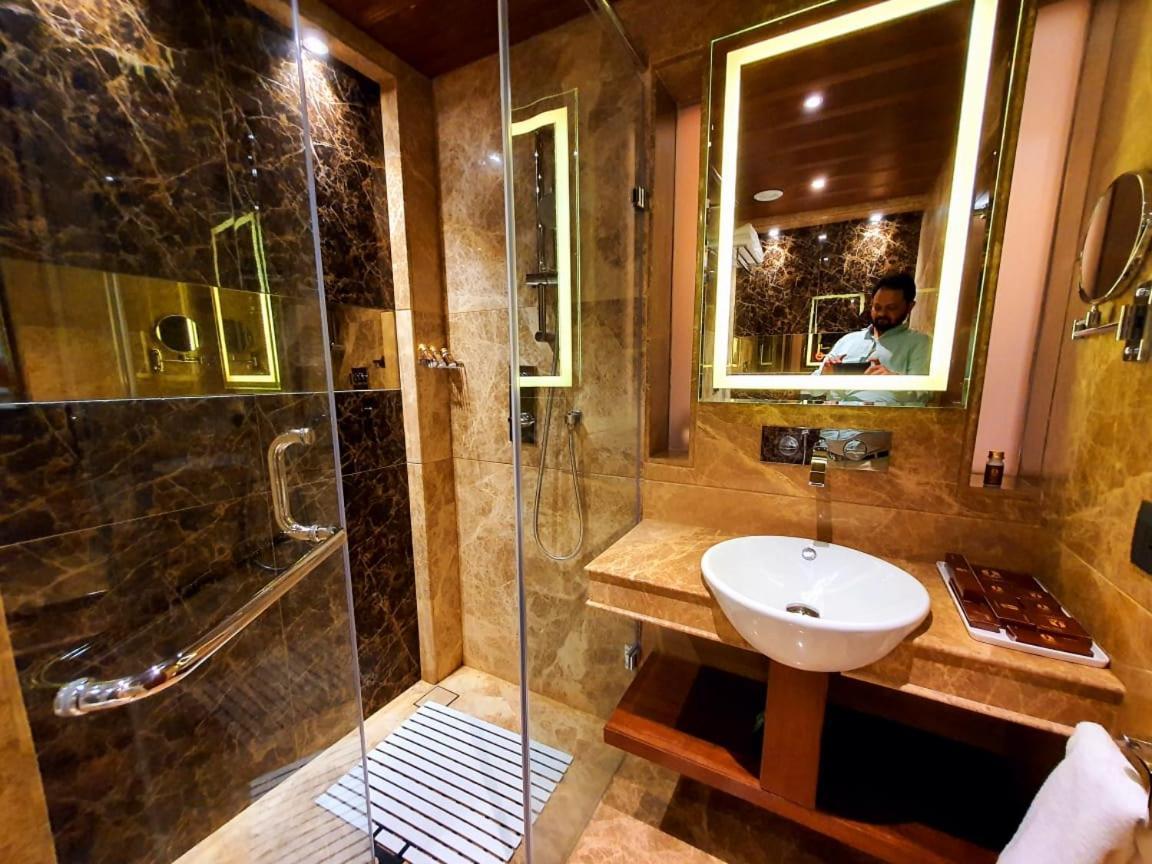 Hotel Mbc Citadel Nashik Bagian luar foto