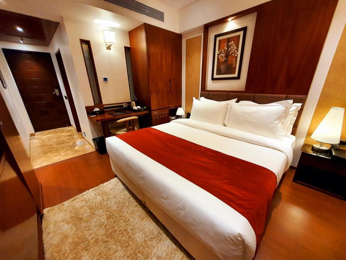 Hotel Mbc Citadel Nashik Bagian luar foto